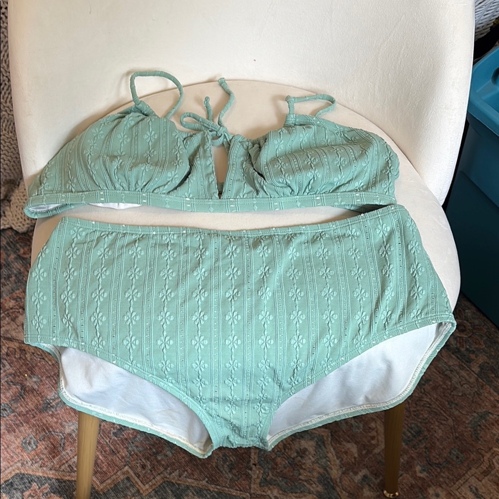 True Craft Green Textured Bra with Adjustable Straps